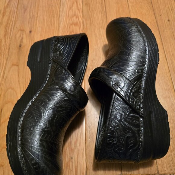 Black Dansko Professional Clogs – Size 7.5 - 8 (38) – Excellent Condition - Picture 4 of 5